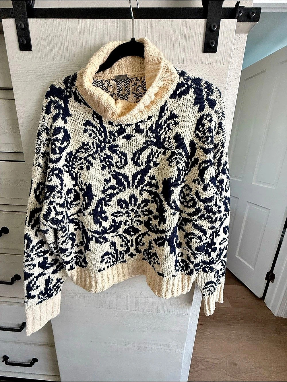 Molly Bracken Floral Crewneck Sweater in Cream & Blue Size Medium